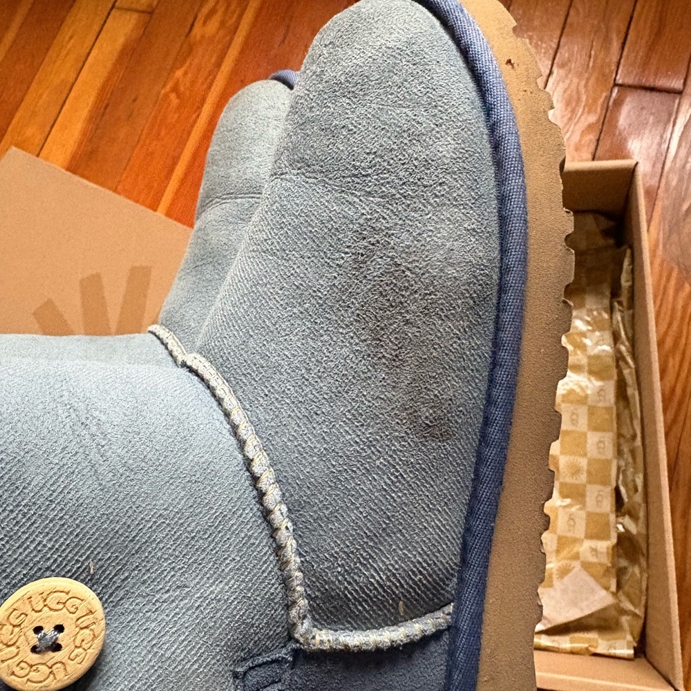 UGGs - Picture 3 of 8